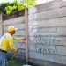 Reos en fase de confianza borran grafitis en Sonsonate