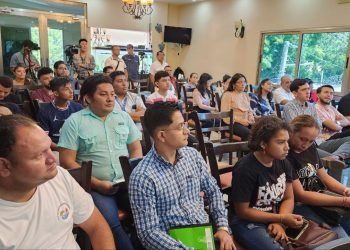 Desarrollan conversatorio entre jóvenes y candidatos a diputados y alcaldes en La Unión