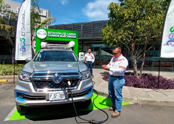 AES El Salvador  inaugura la primera electrolinera en San Miguel