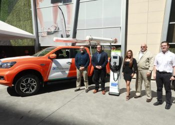 AES inaugura nueva electrolinera en centro comercial de San Benito