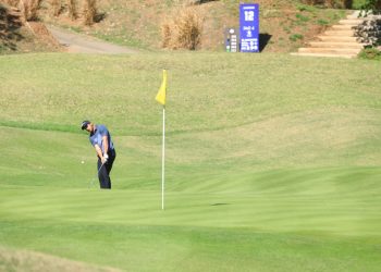 Profesionales del golf iniciaron con un toque de encanto