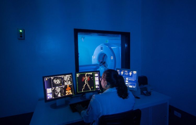 El sistema de salud ha sido equipado con modernos tomógrafos y quirófanos para beneficio de la población. Foto: Minsal.