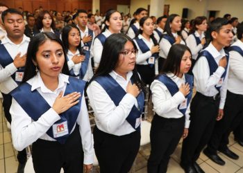 Fundación Gloria Kriete gradúa a 47 jóvenes del programa Oportunidades y les brinda becas universitarias