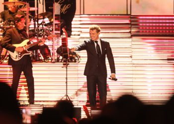 Luis Miguel iluminó una romántica noche en El Salvador