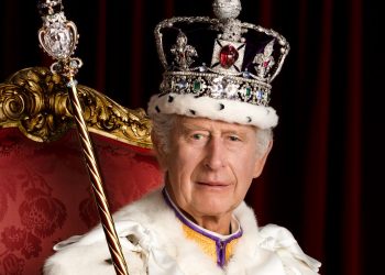 El rey Carlos III ingresa en el hospital para su operación de próstata