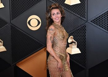 VIDEO|Así creó John Galliano el impresionante vestido que Miley Cyrus lució en los Grammy