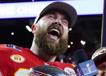 Me siento «en la cima del mundo», dice Kelce tras ganar el Super Bowl frente a Swift
