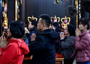 Por San Valentín, los vietnamitas le rezan a Buda para encontrar pareja
