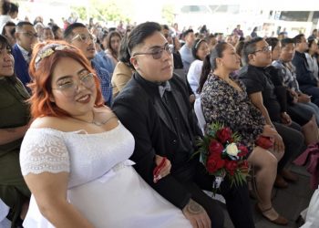 Unas 1,200 parejas mexicanas declaran su amor en boda colectiva durante San Valentín