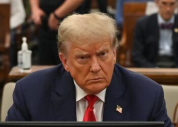 Trump condenado a pagar casi $355 millones en Nueva York