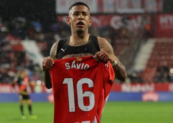 Girona gana al Rayo y vuelve al segundo puesto de la mano de Savio