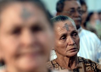 Derrumbe de suelo de una iglesia deja un muerto y más de 50 heridas en Filipinas