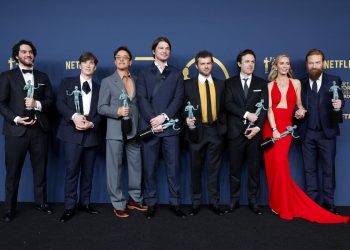 «Oppenheimer» gana el principal premio SAG y los actores celebran éxito de su huelga