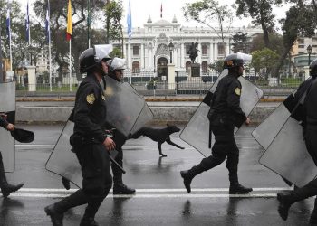Perú decreta emergencia en dos provincias y llama a FFAA a combatir crimen internacional