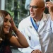 Mujer recupera la felicidad tras un inédito implante cerebral en Estados Unidos