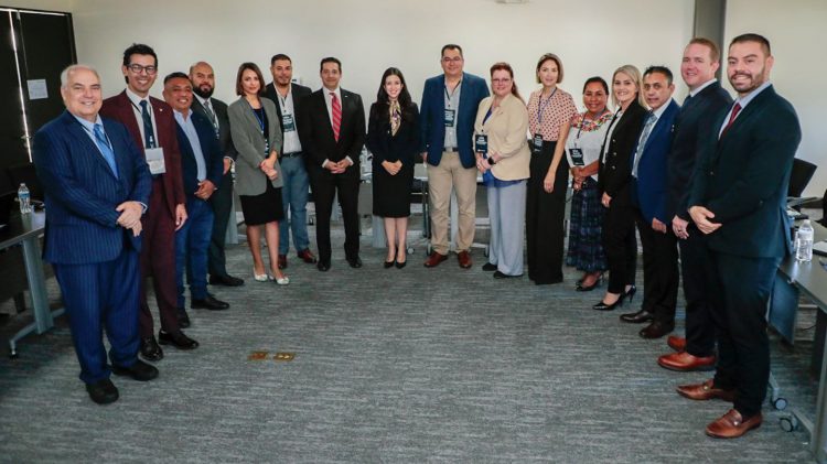 Delegación. El grupo está interesado en conocer áreas en tecnología, turismo y desarrollo de bienes raíces.