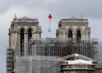 Francia comienza a desmantelar andamios en catedral de Notre Dame