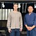 Gira de Zuckerberg en Asia incluye espadas, cascos y una boda india