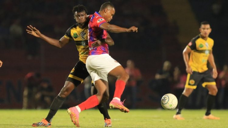 FAS y Platense igualaron a cero en el Quiteño