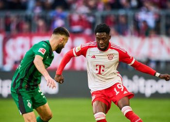 Alphonso Davies se une a la larga lista de lesionados del Bayern