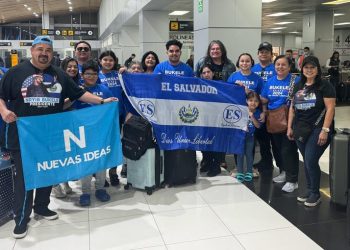Salvadoreños llegan al país para asistir a las urnas