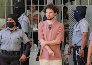 Así fue la visita de Luisito Comunica al Cecot