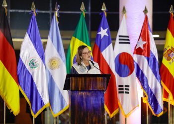 Canciller Hill expone avances de la política exterior y desarrollo nacional a diplomáticos acreditados en El Salvador