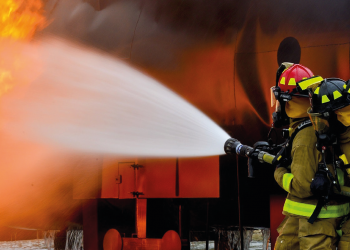 Un bombero muerto y 11 heridos en un incendio en una casa de Virginia, en EE. UU.