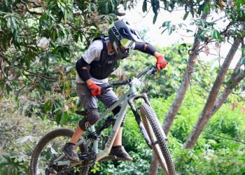 Derroche de energía con la primera fecha del Downhill en el Ecoparque El Espino