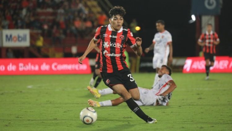 Leo Menjívar, cerca del Alianza