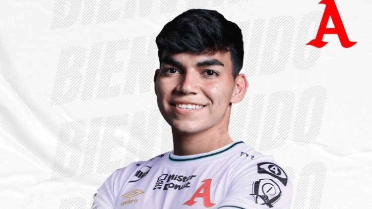Leo Menjívar fue presentado como jugador de Alianza
