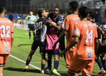 San Salvador comió caldo de garrobo en un duelo que estuvo caliente, en la LNF