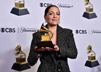 Juanes, Natalia Lafourcade y Peso Pluma vencen en categorías latinas de los Grammy