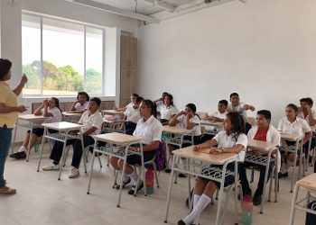 Alumnos del centro escolar El Ciprés en San Miguel, estrenaron instalaciones en el inicio de clases