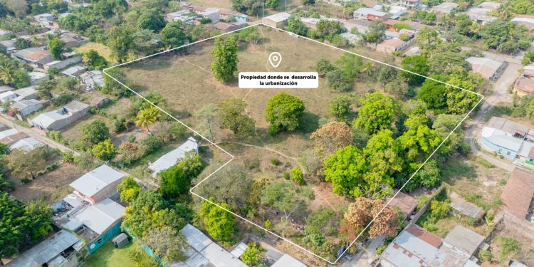 El proyecto, que se desarrollará en un terreno de dos manzanas y media, está ubicado en el barrio Las Flores, en San Juan Opico.  Foto / Diario El Salvador.