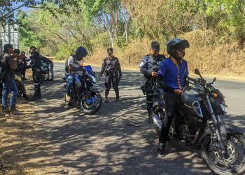 La PNC y el Conasevi concientizan a conductores que circulan en Morazán