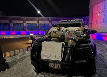 Dos policías y un paramédico asesinados en tiroteo en Burnsville, Minnesota