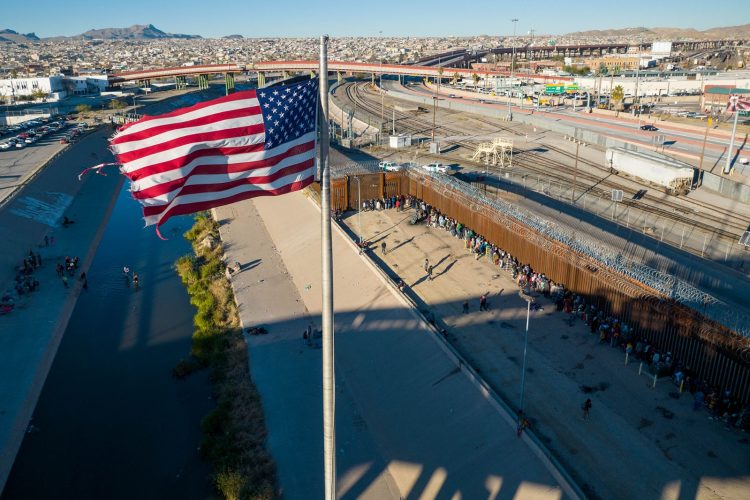 Inmigración. Los flujos irregulares ponen en aprietos al presidente Joe Biden en un año de elecciones presidenciales.  Foto AFP.