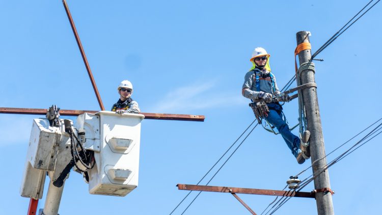 La compañía indicó que este es el proyecto más relevante en términos de inversión y número de clientes beneficiados que han realizado en tecnología de comunicaciones. Foto / Diario El Salvador.