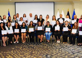 Gradúan a salvadoreños en fortalecimiento de gestión empresarial