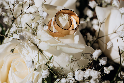 anillos bodas oro rosa blanca ramo boda