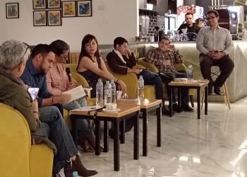 Escritores salvadoreños llenaron de luz una noche de «Coloquio y Lectura: El cuento salvadoreño contemporáneo»