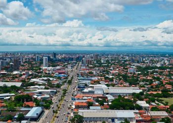 Gobierno y empresarios acuerdan trabajar en conjunto para buscar soluciones a escasez de dólares en Bolivia