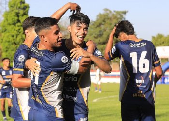 Llovizna de goles en la «Caldera del Diablo» que terminó a favor de San Salvador