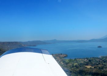 Un viaje sobre San Salvador para este San Valentín