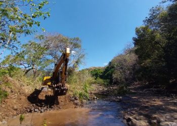 El Ministerio de Obras Públicas ejecuta trabajos para evitar inundaciones en cantón Apancoyo, Sonsonate