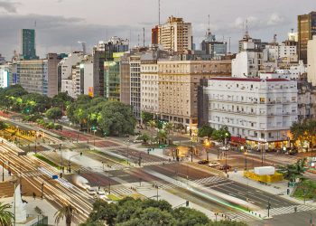 La inflación en Argentina alcanzará este año el 250 %, estima la OCDE