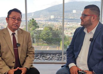 «Hay salvadoreños que tiene entre 30 y 40 años que se fueron del país y nunca habían emitido el sufragio», analista político, Oscar Martínez Peñate