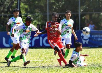 Cabañas y Usulután protagonizaron un picante 4-4 en la Liga Nacional