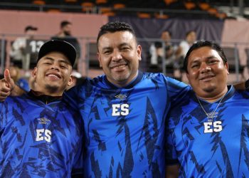 Los salvadoreños son incondicionales con la Selecta
